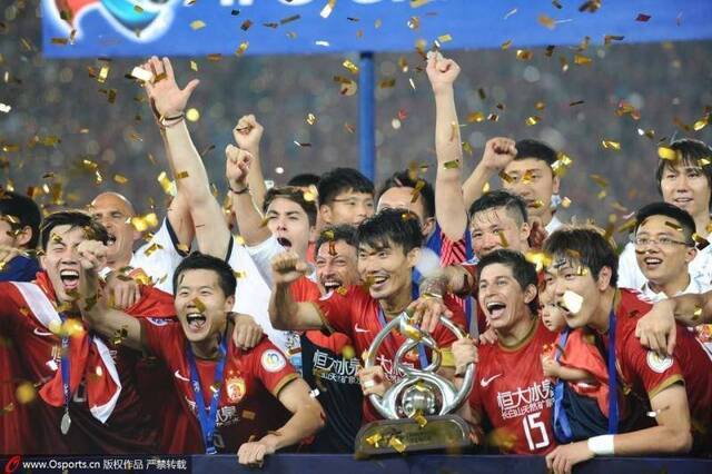 恒大2013年为中国足球首次拿下亚冠冠军。