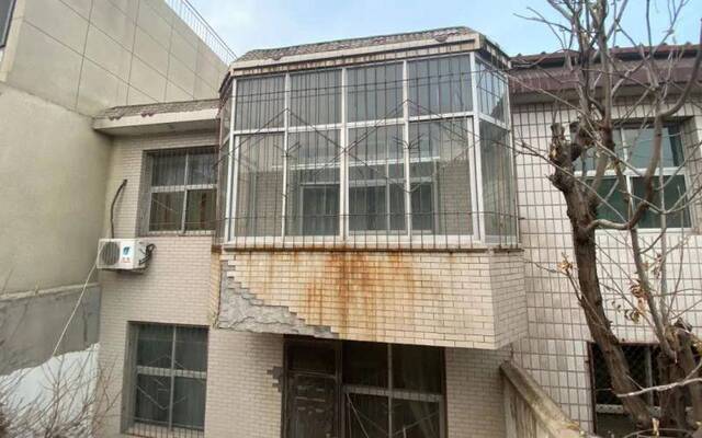 12月10日，魏某与郑某此前在富丽花园小区所住的二层小楼。新京报记者乔迟摄