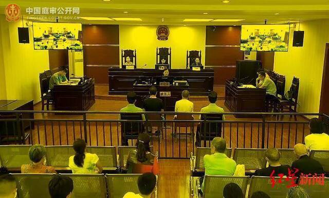 庭审现场图据中国庭审公开网直播截图