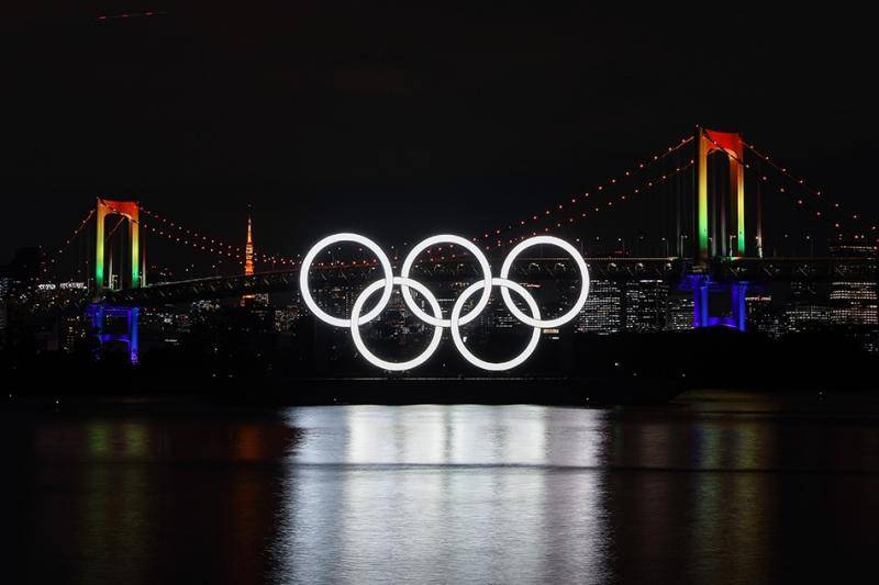 这是12月1日在东京拍摄的巨型五环标志、彩虹桥和东京塔夜景。新华社记者杜潇逸摄