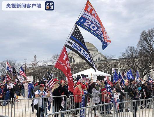 △图为12日抗议记者刘旭拍摄