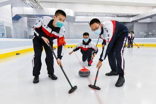 北京：西城第一块“校园真冰”启用