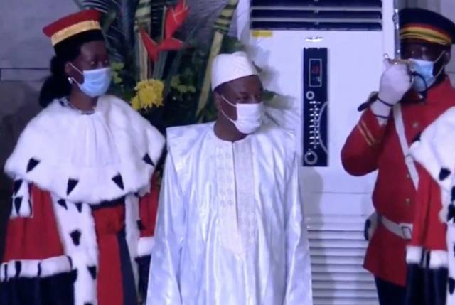 几内亚总统孔戴进行宣誓就职仪式