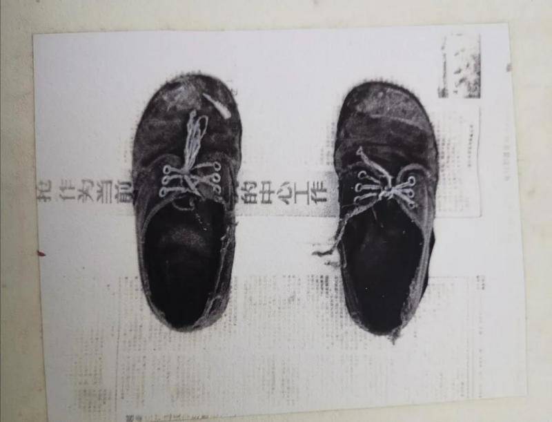 △案发现场发现的受害人所穿的解放鞋