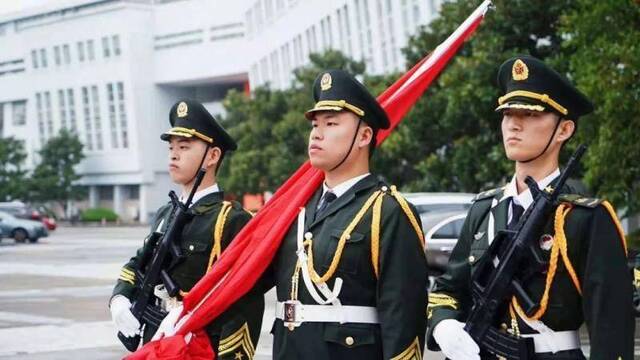 ​唱响青春之歌！生命里有了当兵的日子，一生不后悔！