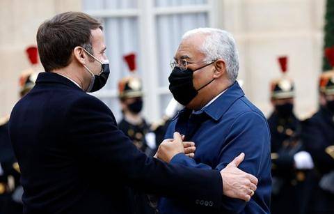 外媒：马克龙新冠检测呈阳性 曾与葡萄牙总理拥抱