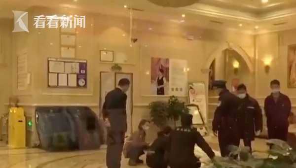 陌生男子深夜“闯入”酒店客房 孕妇吓得羊水破了