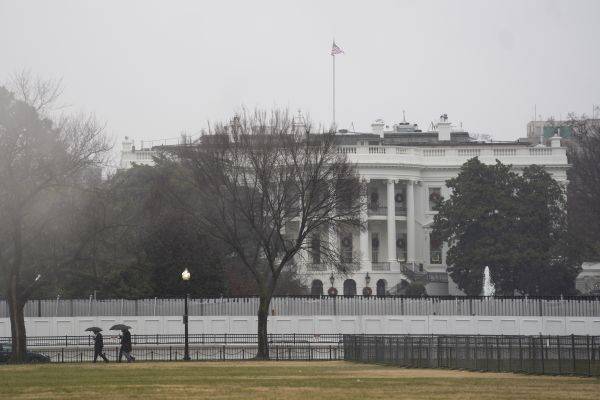 这是12月14日在美国华盛顿拍摄的白宫。（新华社）