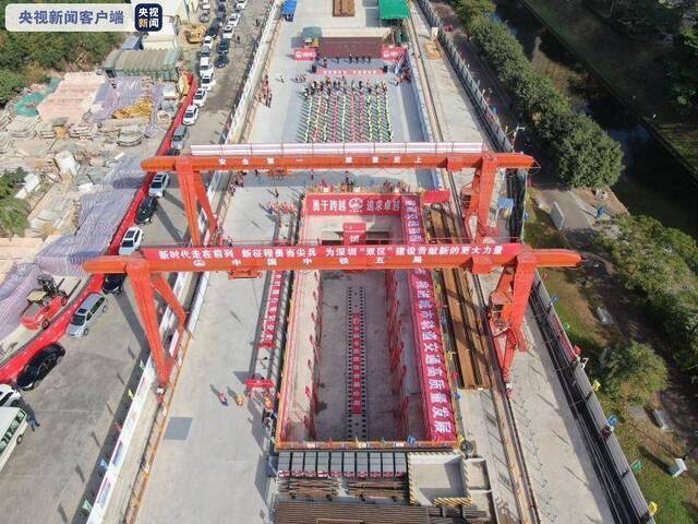 广东深圳地铁14号线开始铺轨 总长141.23公里