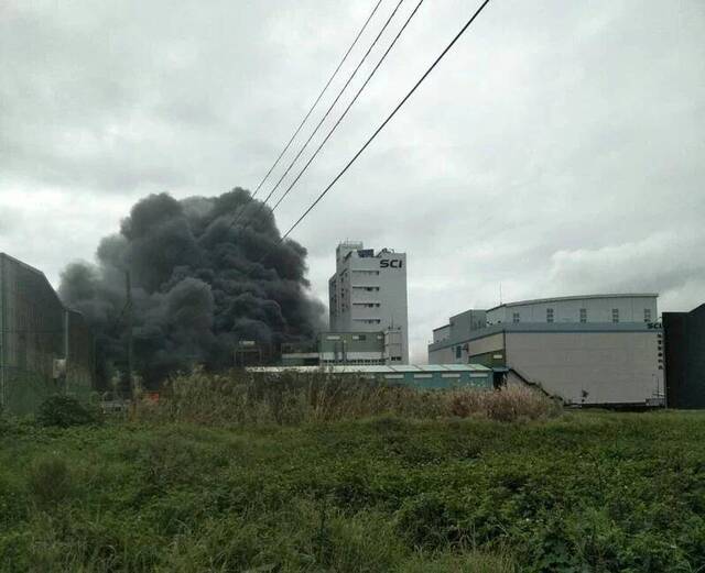 桃园市芦竹区旭富制药起火（图片来源：台湾《联合报》）