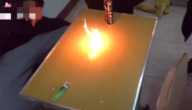 视频秀“手指点烟”！北京怀柔俩学生教室玩火，顺着网线消防来了