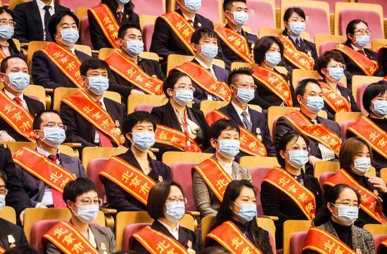 北京市表彰1148名劳动模范、先进工作者，超7成来自一线职工