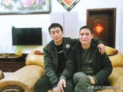 亲生父母高调寻子后却不来相认，养父：一直隐瞒身世，如今家里过不下去了