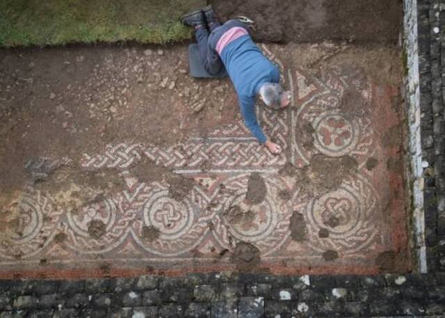 英国格洛斯特郡的切德沃思罗马别墅发现公元5世纪古罗马镶嵌马赛克地板证黑暗时代未衰退