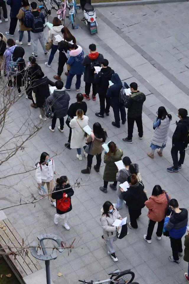 视频！考生规模再创新高！考研首日，多图直击复旦大学考点