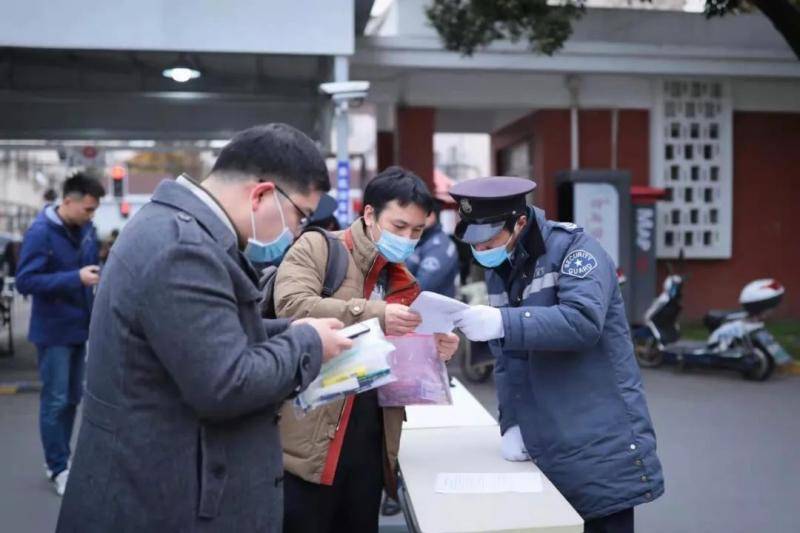 视频！考生规模再创新高！考研首日，多图直击复旦大学考点