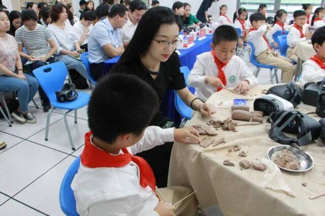 小时候那个仰望星空的青海姑娘长大了……现在她想这样做  在浙师，你也能