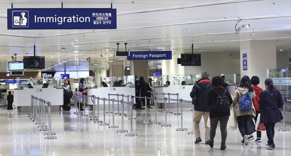 菲律宾总统府发布消息限制美国旅客入境 半天后撤回消息