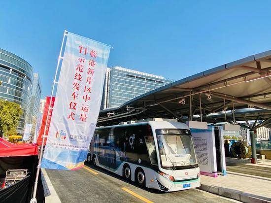 临港新片区中运量T1线正式发车测试运营。上海临港交通公司供图