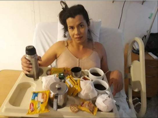 巴西女子医美手术失败致足部肿胀 自称因变性人身份被医院拒诊