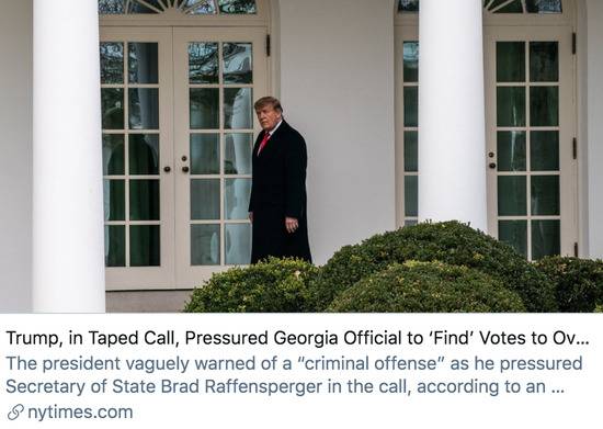 特朗普在通话中向佐治亚州官员施压，要求他们“寻找”选票，以此推翻总统大选结果。/《纽约时报》报道截图