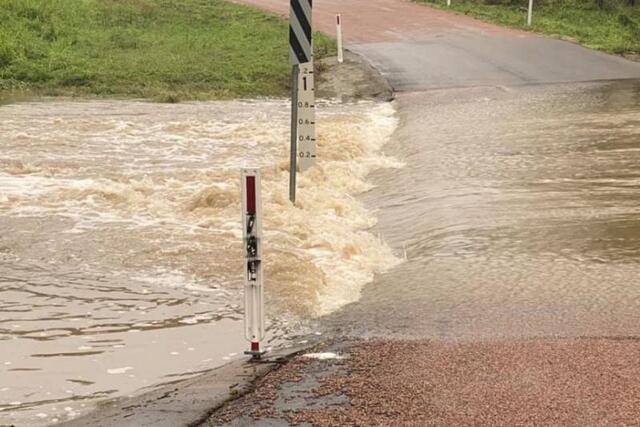 热带气旋“伊莫金”登陆澳大利亚昆州 强降雨导致数百户家庭断电