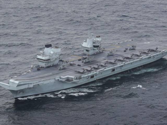 今年年中，“伊丽莎白女王号”航母满载舰载机参加训练图源：英国皇家海军