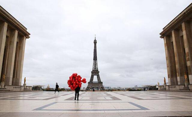 ↑2020年10月30日法国再度全国“封城”，巴黎埃菲尔铁塔附近的特罗卡德罗广场变得十分空荡。新华社记者高静摄