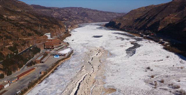 壶口瀑布冰封景观。本文图片来源：黄河壶口瀑布风景名胜区