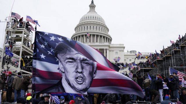 美国当地时间1月6日下午，数百名特朗普支持者占领美国国会大厦。资料图