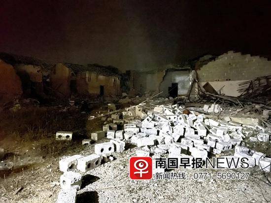 广西这地方疑似爆炸，两房屋夷为平地，一人失联