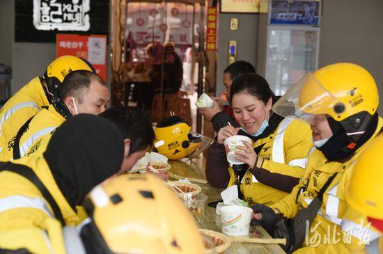 你为抗疫出力，我护你三餐周全！石家庄一饭店为抗疫人员免费供餐