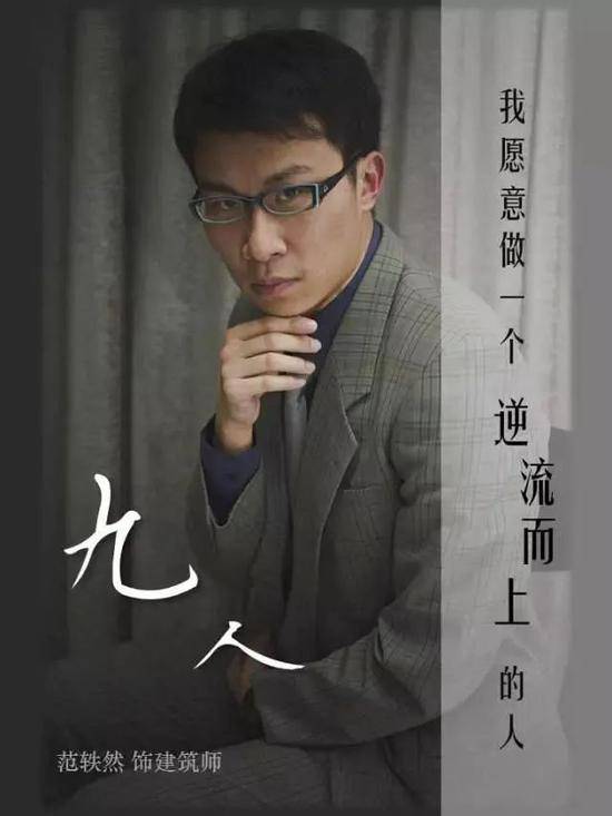 2015年他加入芝加哥风车剧社，还导演了存在主义大师萨特的名剧《禁闭》。