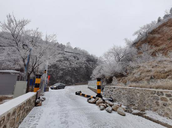 美图来了！北京今年首雪到延庆，山间路边玉树琼枝