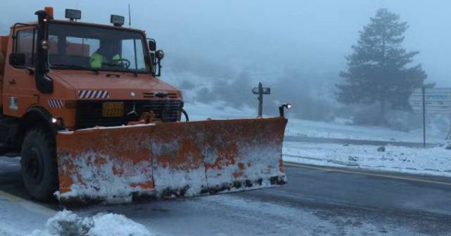 希腊大部地区遭遇寒流侵袭 多地降雪冲击基础设施