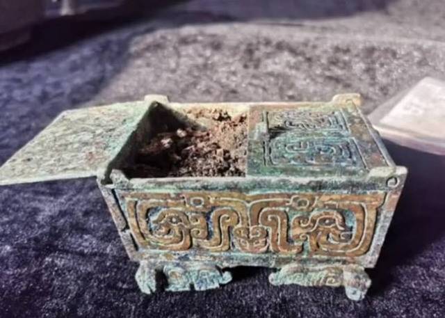 山西运城垣曲北白鹅墓地出土周代铜盒疑为古代女性化妆盒