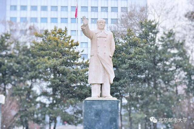 遇见邮苑丨2021的第一场雪~