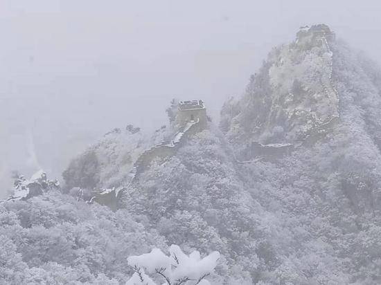 北京雪景美图：雪中箭扣，琼楼玉宇