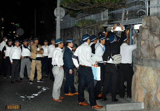 日本警方对“神户山口组”事务所进行搜查（神户新闻）