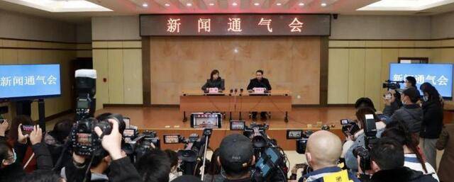 2021年1月22日，云南省昆明市五华区召开新闻通气会，对云南师范大学附属实验中学发生劫持人质案件情况进行通报。|图：人民视觉