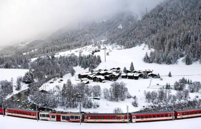 瑞士发生雪崩风险极高 多条铁路线路关闭
