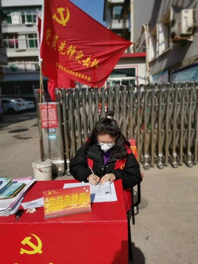 优秀！华师女孩用七台机器人制作荆楚舞台剧