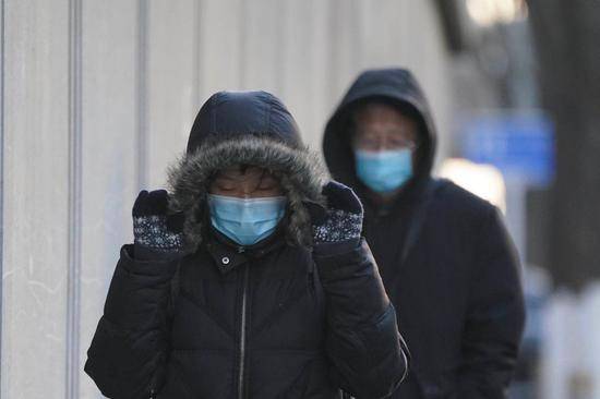 今天北京风有多大、天儿有多冷？看看路人穿戴，瞬间就明白(图)