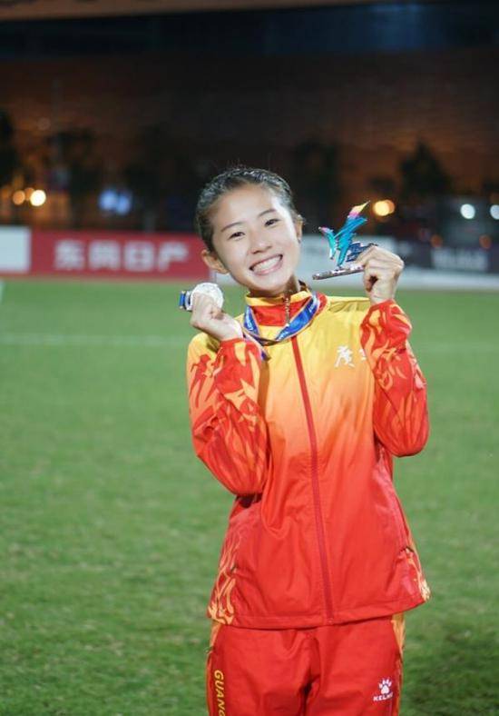 熊熙代表广东U18女足获得全运会亚军。