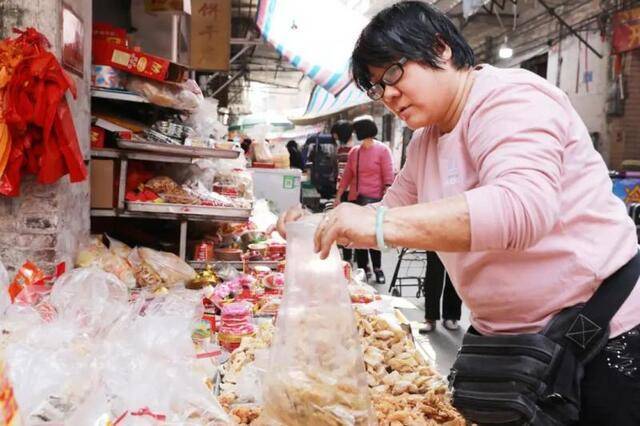 △阿心饼干店老板吕姨摄影曹雪琴