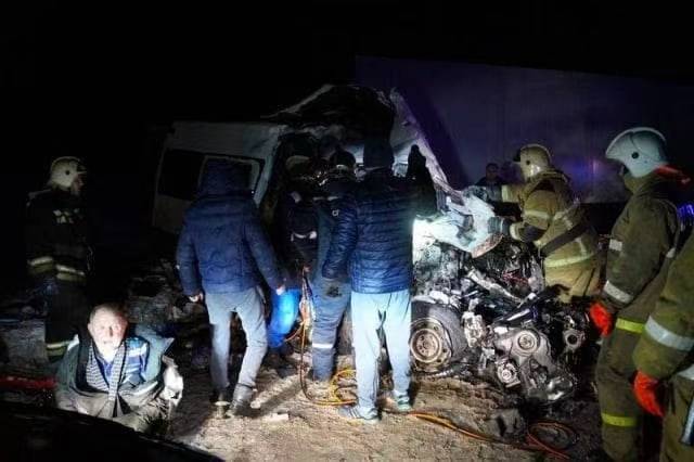 俄罗斯南部城市发生严重车祸 事故致10死14伤
