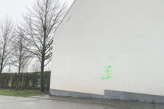 比利时首相住宅外“惊现”7个纳粹记号