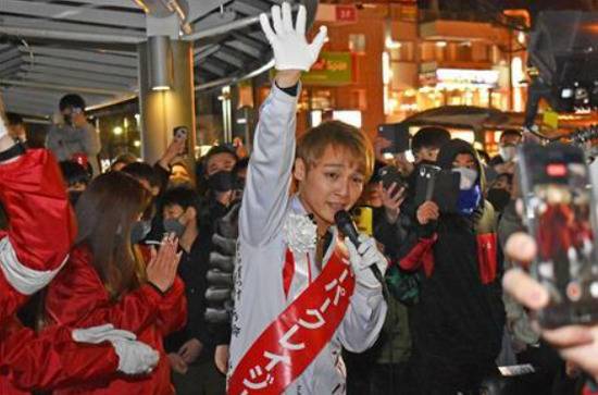  1月30日，西本在户田公园给自己拉票（产经新闻）