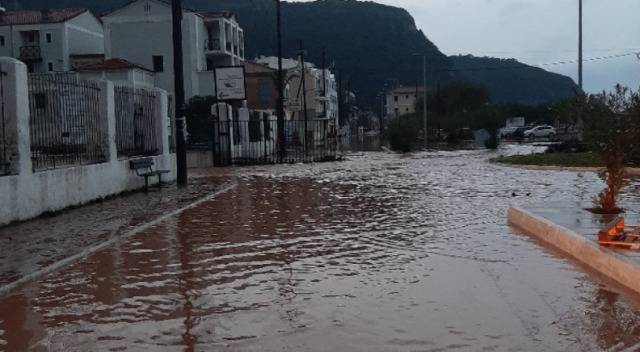 希腊萨摩斯岛遭强暴雨侵袭 3日起岛上学校停课