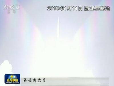 2010年1月11日，中国在境内进行了首次陆基中段反导拦截技术试验。央视新闻报道陈德明事迹的视频截图